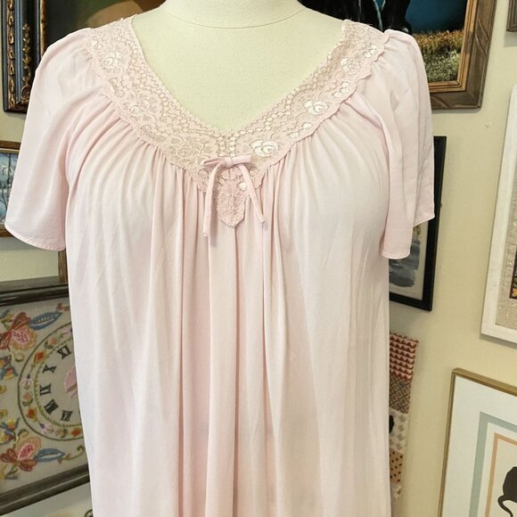 Shadowline Retro Style Light Pink Lace-Trim Short Sleeve Nightgown Size M - Picture 2 of 6